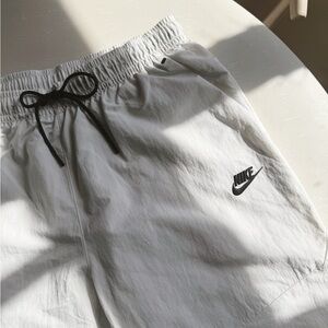 NEVER WORN  Nike Tech Nylon Commuter Pants, lined